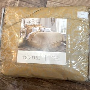 Luxury hotel king duvet